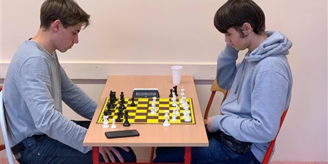 Powiększ grafikę: szkolny-konkurs-szachowy-137409.jpg