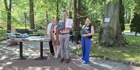 Powiększ grafikę: wyroznienie-w-konkursie-poezji-uczniowskiej-695664.jpg